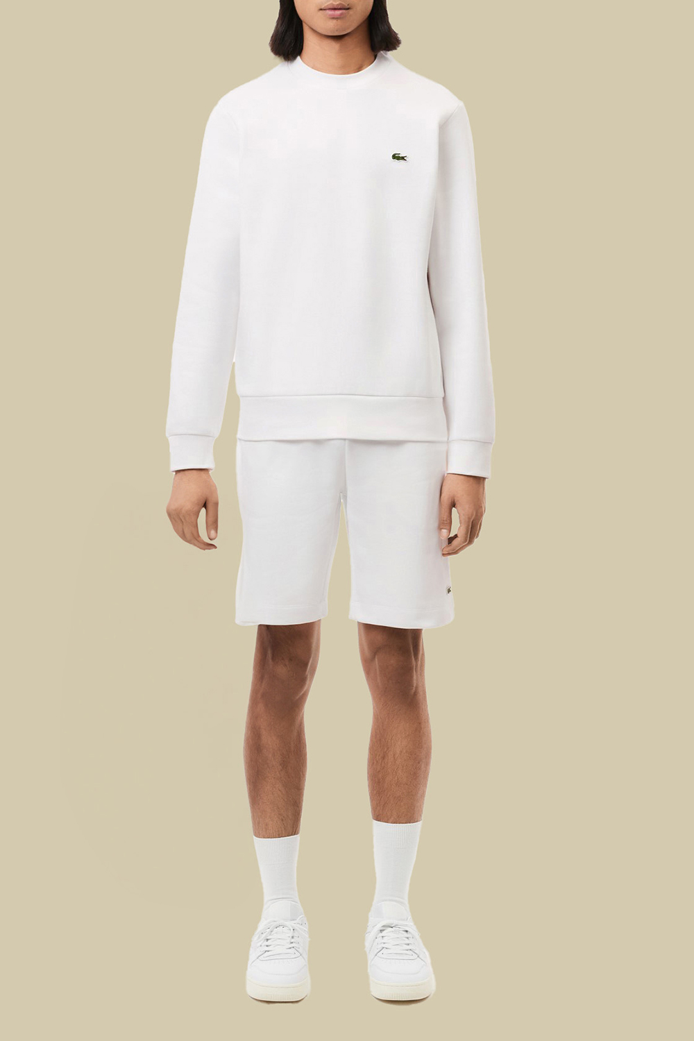 תמונת כל הלוק של סווטשירט עם צווארון מעוגל